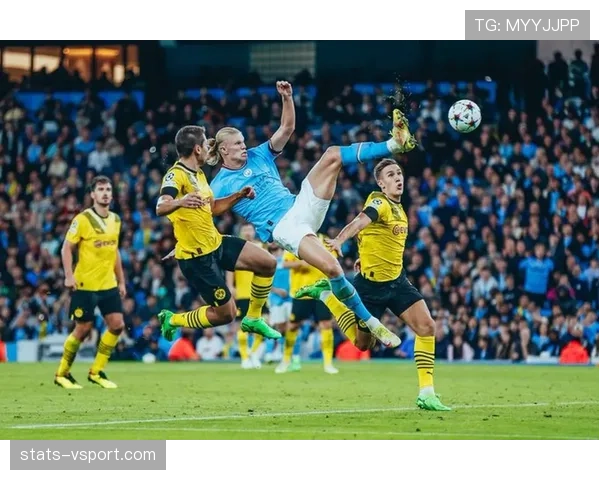 哈兰德与伊布的终结方式差异如何反映其战术角色演变？