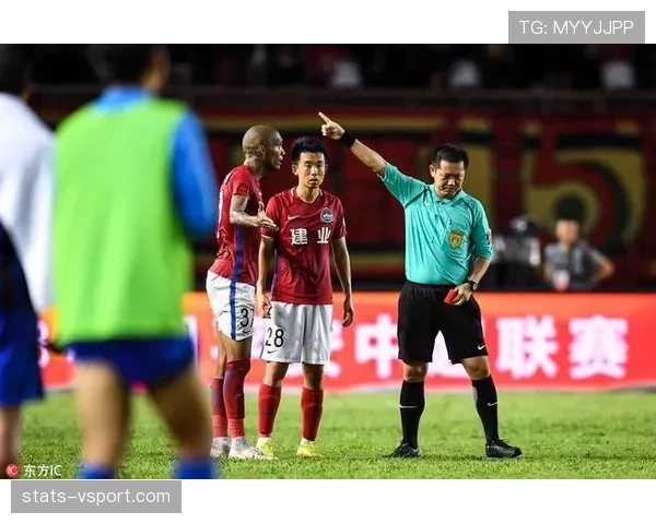 任意球拖延判罚规则详解：裁判如何界定故意拖延时间？