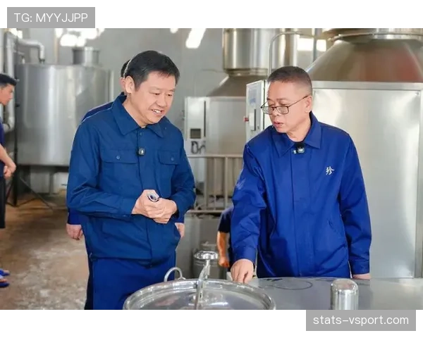 吴向东在朋友圈里活成了土豪公子，刷到我开始怀疑人生